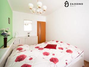Prodej bytu 3+1, Brno, Okrouhlá, 74 m2