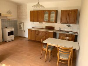 Prodej obchodního prostoru, Praha - Šeberov, K Hrnčířům, 250 m2