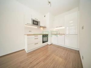 Pronájem bytu 2+kk, Praha - Vysočany, Sokolovská, 52 m2