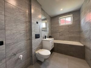 Prodej bytu 2+1, Ostrov, Jungmannova, 52 m2