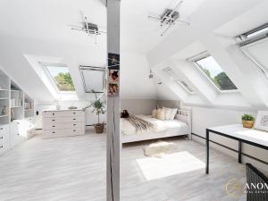 Prodej rodinného domu, Praha - Dolní Počernice, Bakurinova, 395 m2