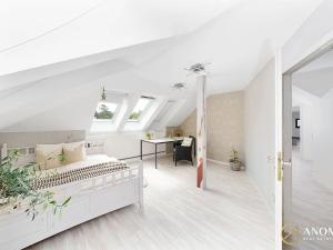 Prodej rodinného domu, Praha - Dolní Počernice, Bakurinova, 395 m2
