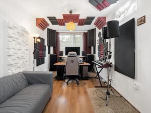 Prodej bytu 2+kk, Praha - Kobylisy, Frýdlantská, 45 m2