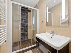 Prodej bytu 2+kk, Praha - Kobylisy, Frýdlantská, 45 m2