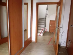 Pronájem rodinného domu, Jesenice, Jarní, 160 m2