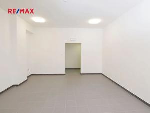 Pronájem obchodního prostoru, Nymburk, Náměstí Přemyslovců, 29 m2