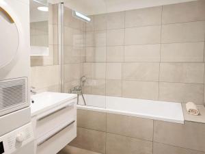 Pronájem bytu 2+kk, Hradec Králové, Pod Svahem, 57 m2