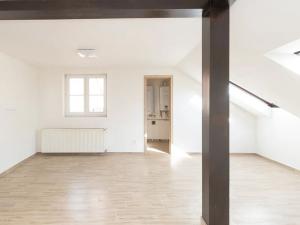 Pronájem bytu 2+kk, Praha - Kobylisy, Pod hliništěm, 53 m2