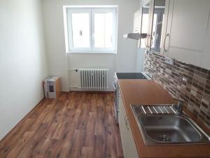 Pronájem bytu 2+1, Praha - Hloubětín, Chvalská, 55 m2