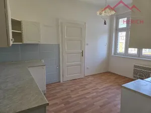 Pronájem bytu 2+1, Chomutov, Křižíkova, 80 m2