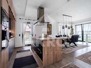 Prodej bytu 4+kk, Okrouhlo, 152 m2