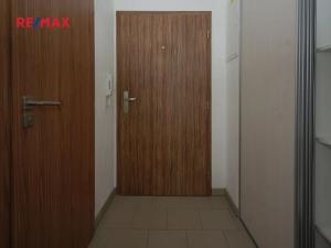 Pronájem bytu 1+kk, Velký Osek, U hřiště, 34 m2