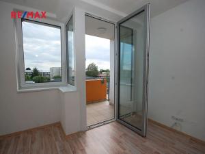 Pronájem bytu 1+kk, Velký Osek, U hřiště, 34 m2