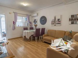 Prodej rodinného domu, San Miguel de Salinas, Španělsko, Calle La Cenia, 99 m2