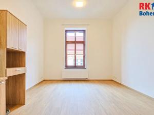 Pronájem bytu 1+kk, Český Brod, nám. Arnošta z Pardubic, 30 m2