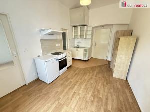 Pronájem bytu 2+kk, Praha - Smíchov, Kmochova, 35 m2
