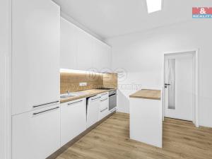 Prodej bytu 3+1, Hradec Králové - Kukleny, Pražská třída, 91 m2
