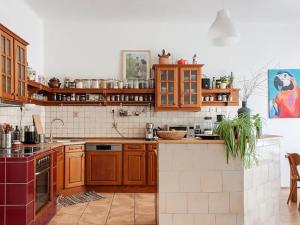 Pronájem bytu 3+1, Praha - Bubeneč, Eliášova, 135 m2