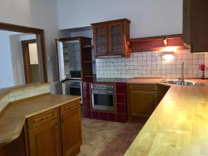 Pronájem bytu 3+1, Praha - Bubeneč, Eliášova, 135 m2