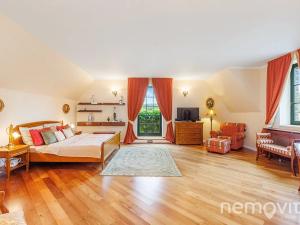 Prodej rodinného domu, Líšnice, 420 m2