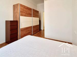 Pronájem bytu 2+kk, Praha - Dejvice, Dejvická, 51 m2