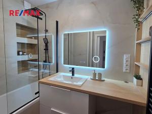 Prodej bytu 2+kk, Karviná, tř. Těreškovové, 52 m2
