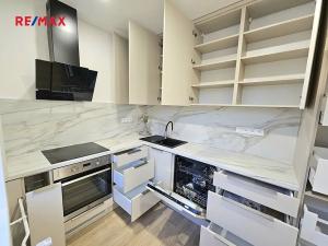 Prodej bytu 2+kk, Karviná, tř. Těreškovové, 52 m2