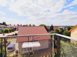 Pronájem bytu 2+1, Praha - Kbely, Pod Nouzovem, 59 m2
