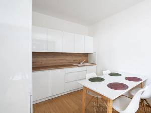 Pronájem bytu 2+kk, Praha - Jinonice, Walterovo náměstí, 49 m2