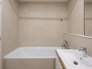 Pronájem bytu 2+kk, Praha - Jinonice, Walterovo náměstí, 49 m2