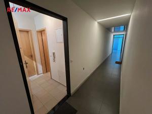 Pronájem bytu 1+kk, Černošice, Mokropeská, 29 m2