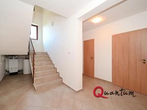 Pronájem rodinného domu, Praha - Miškovice, Před skálou, 135 m2