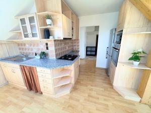 Pronájem bytu 2+kk, Jihlava, Pavlovova, 69 m2