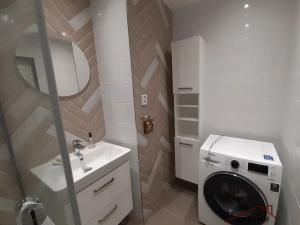 Pronájem bytu 3+kk, Praha - Kamýk, Papírníkova, 61 m2