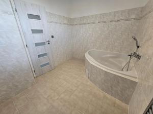 Prodej bytu 3+1, Moravské Budějovice, Na Výsluní, 98 m2