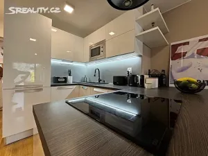 Pronájem bytu 2+kk, Praha - Karlín, Za Karlínským přístavem, 50 m2