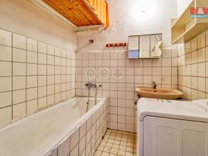 Prodej bytu 2+1, Ostrov, Komenského, 77 m2