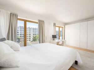 Pronájem bytu 4+kk, Praha, Za Karlínským přístavem, 150 m2