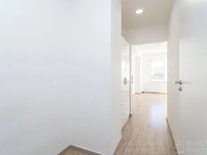 Pronájem bytu 1+kk, Praha - Jinonice, Peroutkova, 26 m2