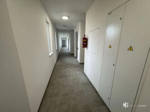 Pronájem bytu 1+kk, Praha - Hostavice, Hrabovská, 46 m2