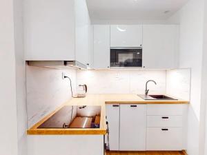 Prodej bytu 2+1, Praha - Dejvice, Thákurova, 54 m2