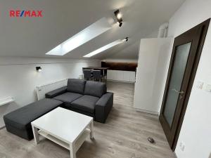 Pronájem bytu 2+kk, Kladno, Jaroslava Holečka, 38 m2