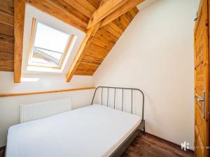 Pronájem bytu 2+1, Květnice, Na Ladech, 45 m2