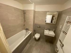 Pronájem bytu 2+kk, Praha - Hrdlořezy, Učňovská, 65 m2