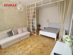 Pronájem bytu 2+kk, Praha - Holešovice, Poupětova, 55 m2