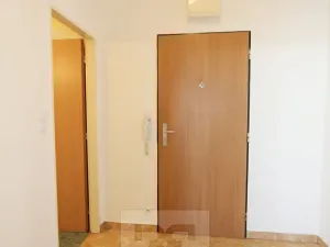 Pronájem bytu 1+kk, Praha - Vysočany, Poděbradská, 39 m2