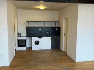 Pronájem bytu 1+kk, Praha - Vinohrady, Šafaříkova, 41 m2