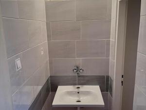 Pronájem bytu 1+kk, Praha - Vinohrady, Šafaříkova, 41 m2