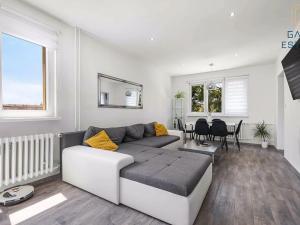 Pronájem bytu 2+1, Uherské Hradiště, Mánesova, 57 m2