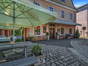Pronájem restaurace, Nový Bor, nám. Míru, 100 m2